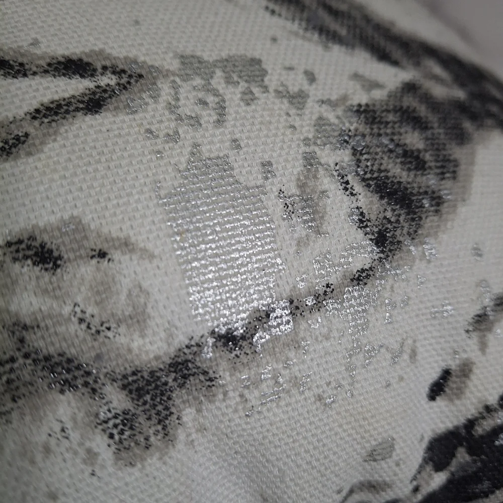 N/A stylish throw